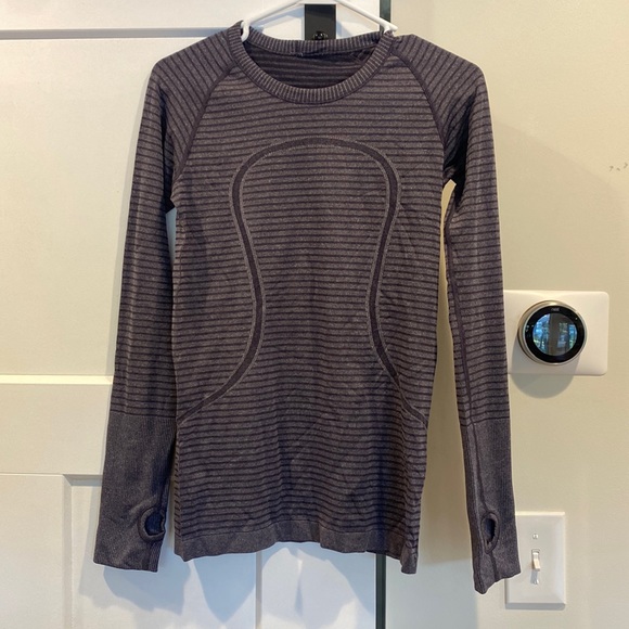 Lululemon long sleeve running top ! Perfect for cold mornings coming! - Picture 1 of 4